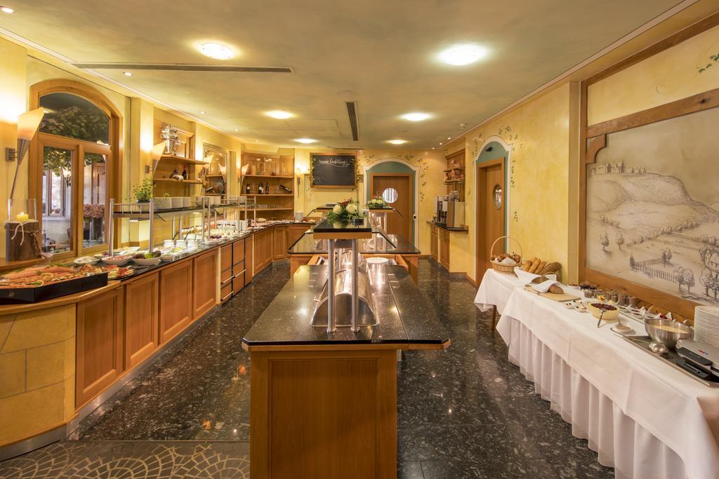 Hotel Touric Корбах Экстерьер фото